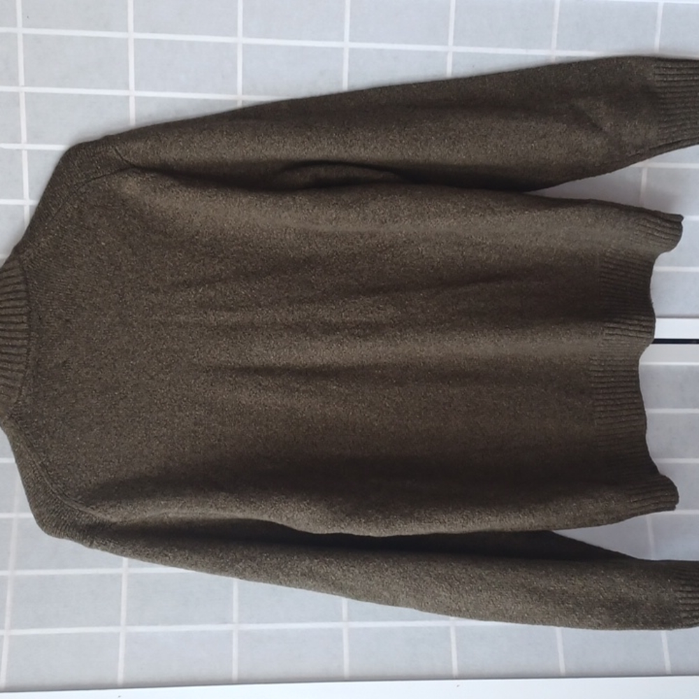 Old Navy sweater - Picture 6 of 14